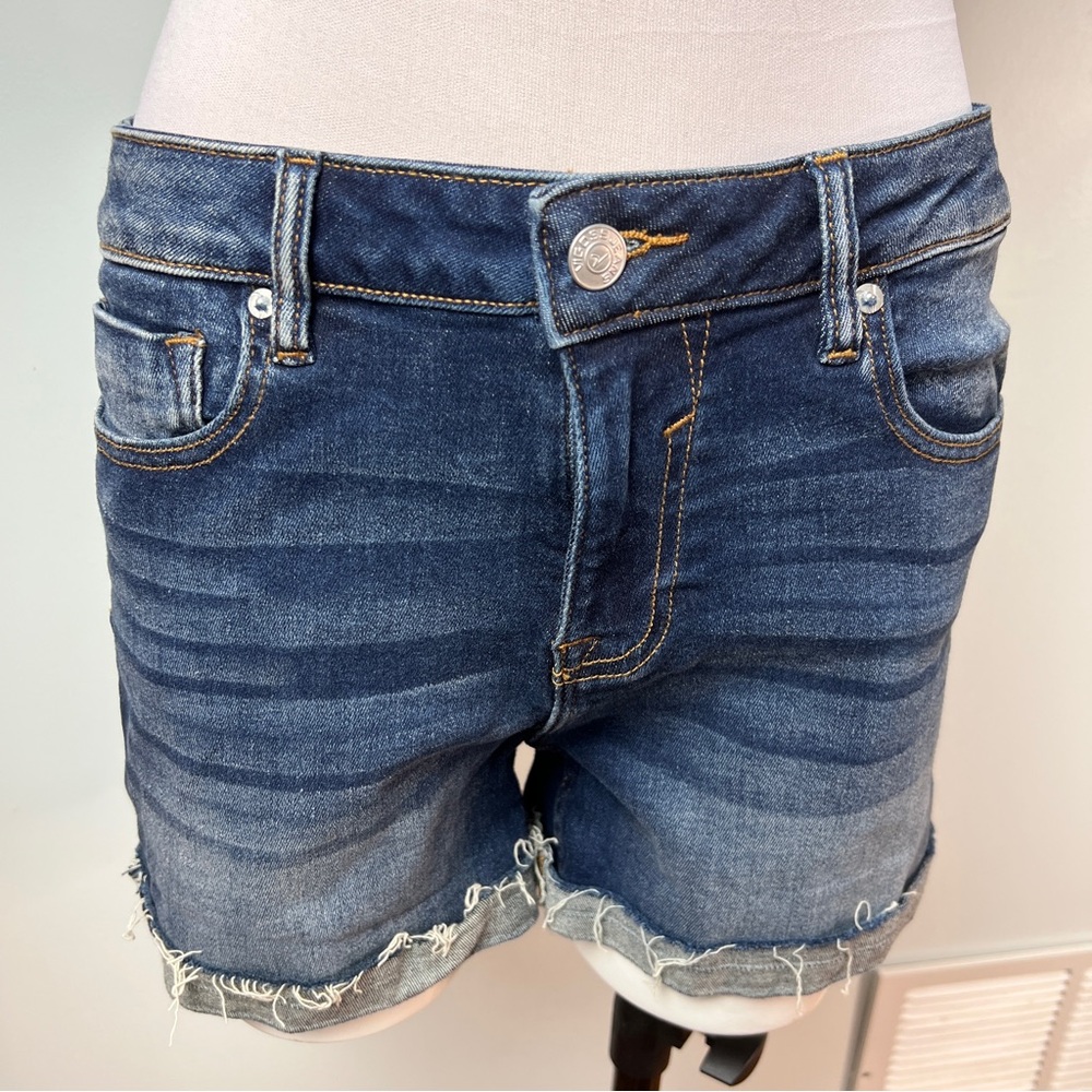 Vigoss Marley Cutoff Denim Shorts Size 29
Classic Medium Wash
